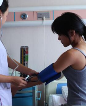 假體隆胸手術后，告別扁平胸部，做自信女人!