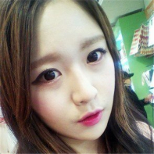 分享我改臉型+硅膠隆鼻手術(shù)前后對(duì)比果照片，伊萊美李湘源做的~