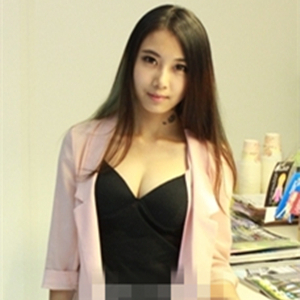 看我自體脂肪隆胸半年后的照片，果很好哦~