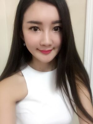 干癟的臉在自體脂肪面部填充后巨飽滿