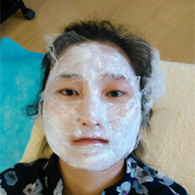 真人記錄了彩光嫩膚前后過程，果真的還不錯(cuò)