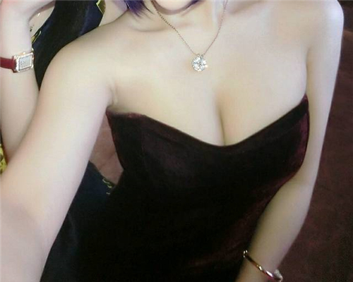 做了自體脂肪移植隆胸手術(shù)兩個月了，分享術(shù)后恢復(fù)照片哦~