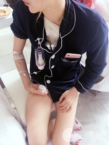 健身教練做了假體隆胸擁有凹凸有致的身材