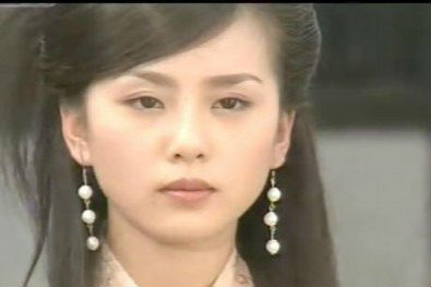 劉詩(shī)詩(shī)大餅?zāi)樧凒Z蛋臉 劉詩(shī)詩(shī)整容對(duì)比圖