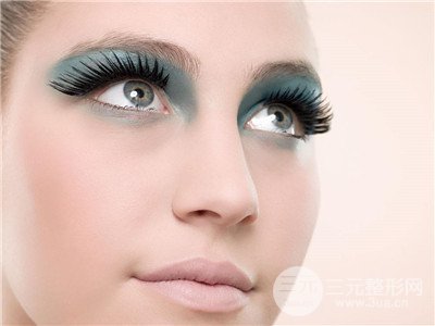 做上瞼皮膚松弛矯正費(fèi)用多少錢