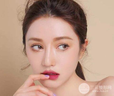 切開雙眼皮一般多少錢？貧民窟女孩也能輕松get！