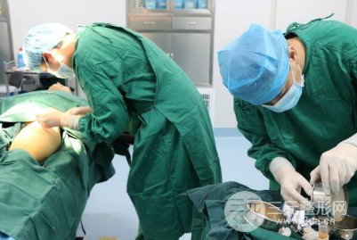 自體脂肪移植豐胸手術