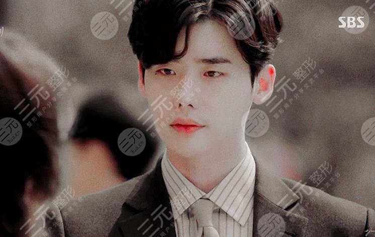 李鐘碩整容|鼻子變塌了?要說顏值我打90分!不愧是韓劇半壁江山之一~