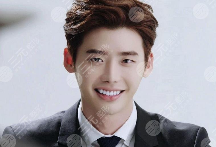 李鐘碩整容|鼻子變塌了?要說顏值我打90分!不愧是韓劇半壁江山之一~