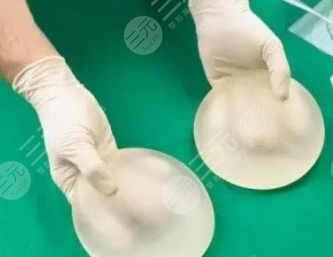 隆胸假體