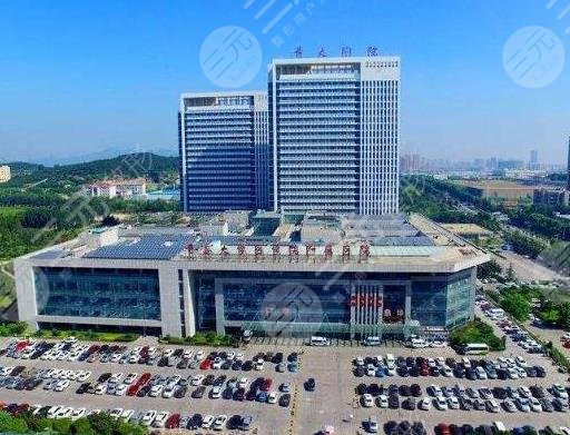 青醫(yī)附院的美容科好嗎？是外包的嗎？地址在哪里？附整形醫(yī)生介紹