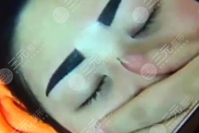 女子紋眉成關(guān)公