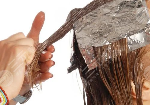 歐萊雅染發(fā)劑和施華蔻染發(fā)劑哪個好?