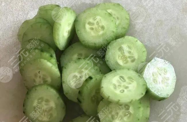 黃瓜白面液涂于面部