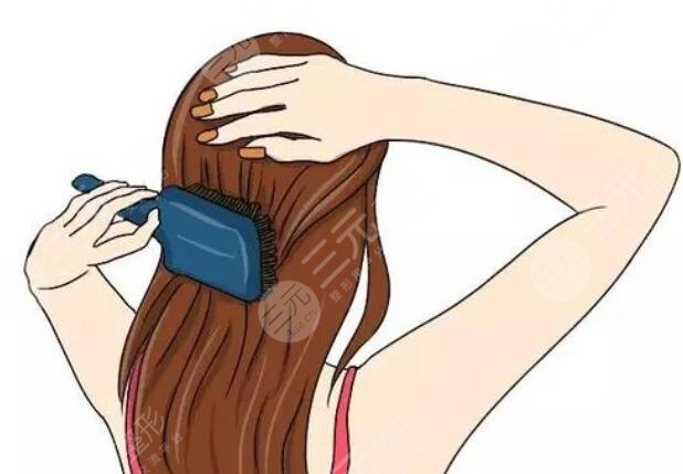 使用吹風(fēng)機(jī)吹頭