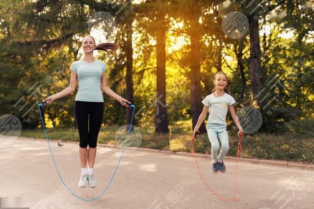 跳繩和跑步哪個對膝?蓋沖擊力小?